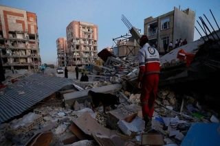 Un muerto y escenas de p&aacute;nico tras fuertes sismos en Ir&aacute;n
