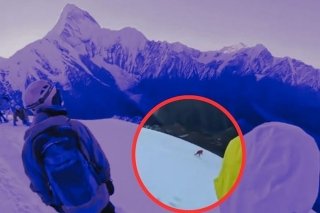 Por intentar tomarse una selfie, alpinista cae al vaci&oacute; mientras escalaba el monte Nama