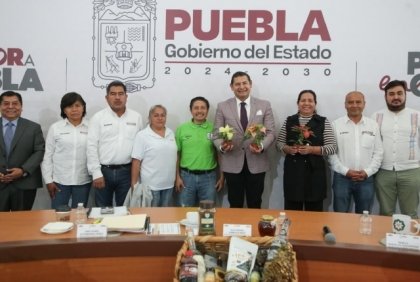 Gobierno de Puebla impulsa producci&oacute;n de Nochebuena como motor econ&oacute;mico y tur&iacute;stico