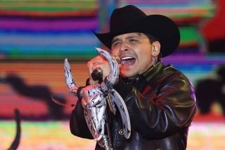 &iexcl;Los hizo esperar mucho! Christian Nodal es abucheado en concierto del Estadio Monumental