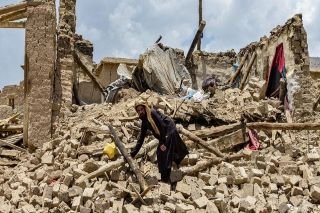 Contin&uacute;an tareas de rescate en Afganist&aacute;n tras el sismo de 5.9 grados que dej&oacute; al menos mil muertos