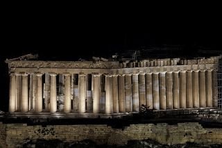 Emblem&aacute;ticos monumentos apagan sus luces para conmemorar la Hora del Planeta