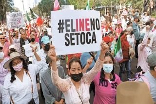 &ldquo;Mi voto no se toca&rdquo; y con el himno nacional concluye mega marcha a favor del INE