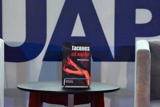 En la Fenali, M&oacute;nica Soto Icaza presenta su libro de cuentos Tacones al vuelo