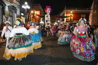 Desfile &ldquo;Entre Vivos y Muertos&rdquo;, identidad que reafirma riqueza cultural de Puebla